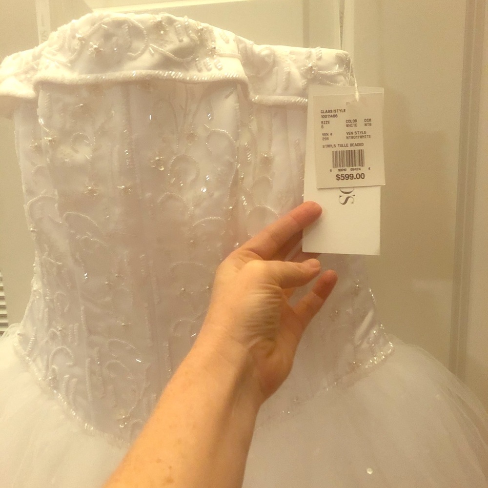 Brand new David’s Bridal gown. Size 6.